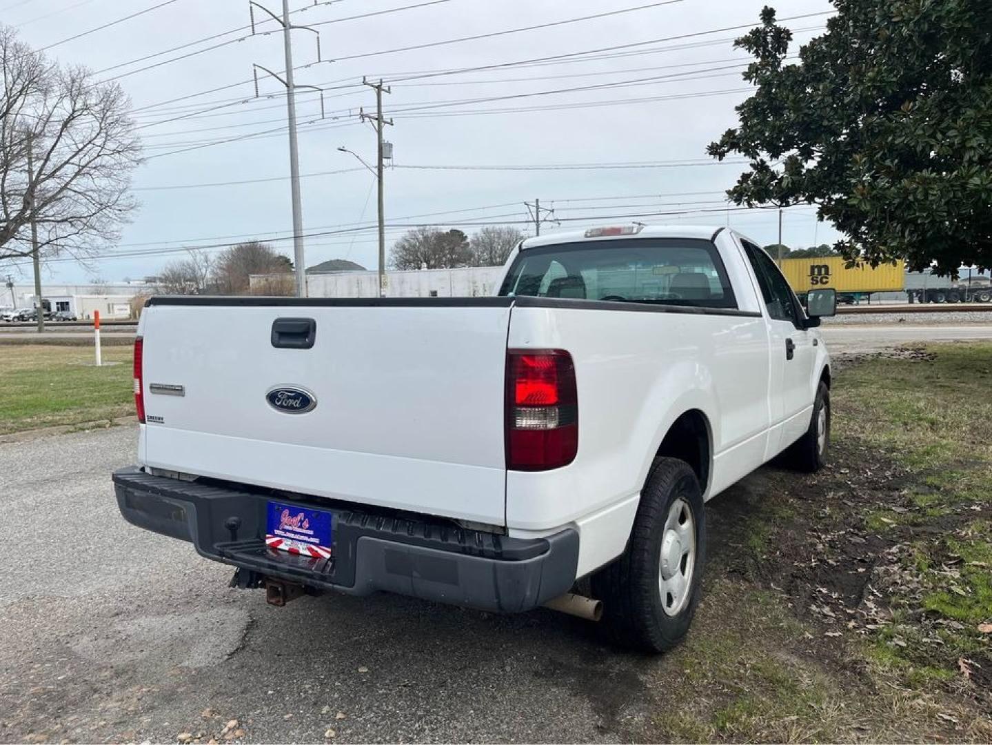 2005 WHITE /Grey Ford F-150 XL (1FTRF12W75N) with an 4.6 V8 engine, Automatic transmission, located at 5700 Curlew Drive, Norfolk, VA, 23502, (757) 455-6330, 36.841885, -76.209412 - Photo#3